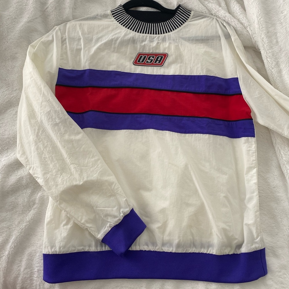 Super cute vintage looking shirt😍